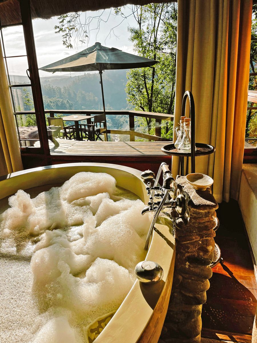 Tanamera Lodge bath view