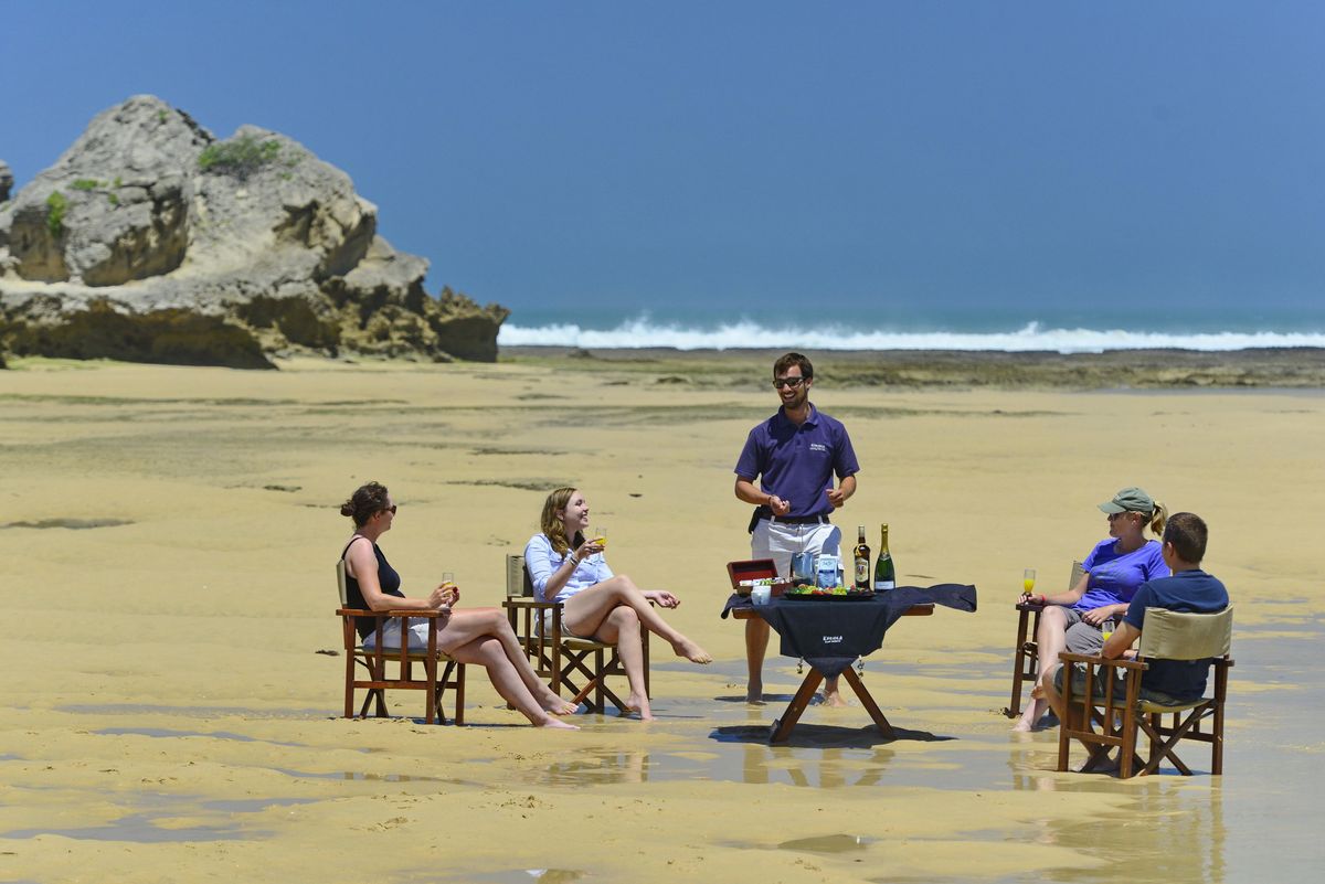 Kariega River Lodge picnic at the sea