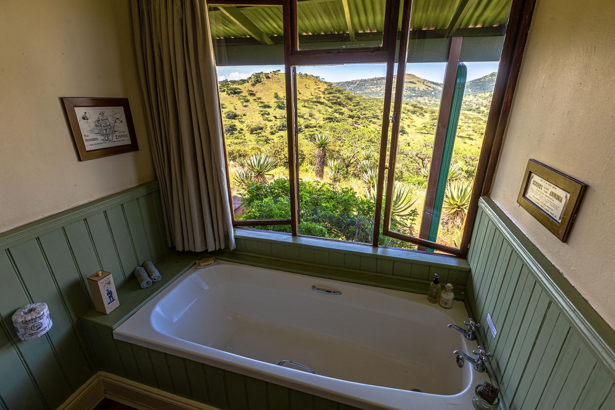 Three Tree Hill Lodge cottage bathroom