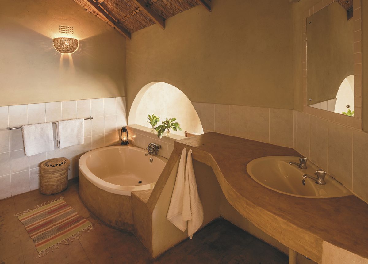 Makuzi Beach Lodge bathroom