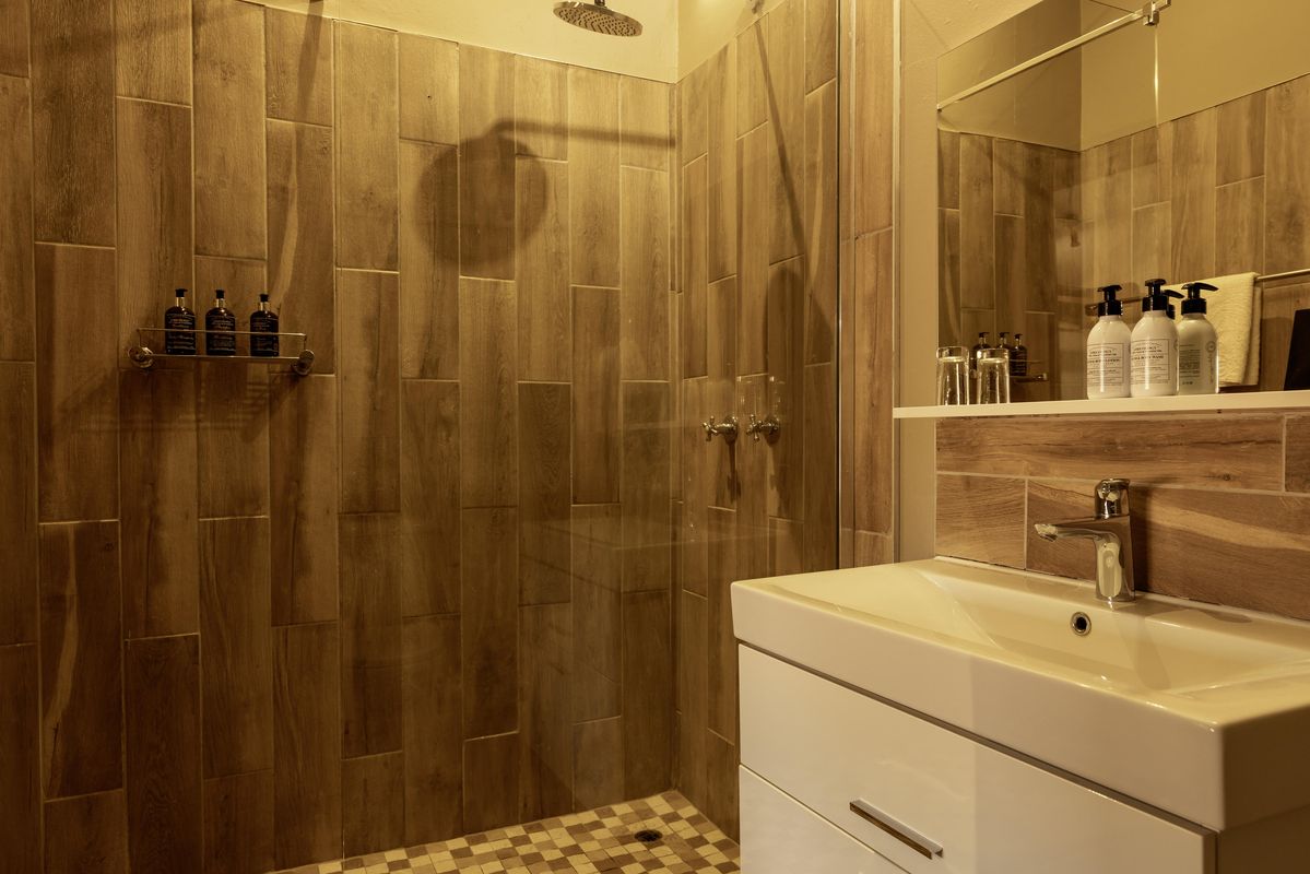 Bagatelle Farmhouse bath