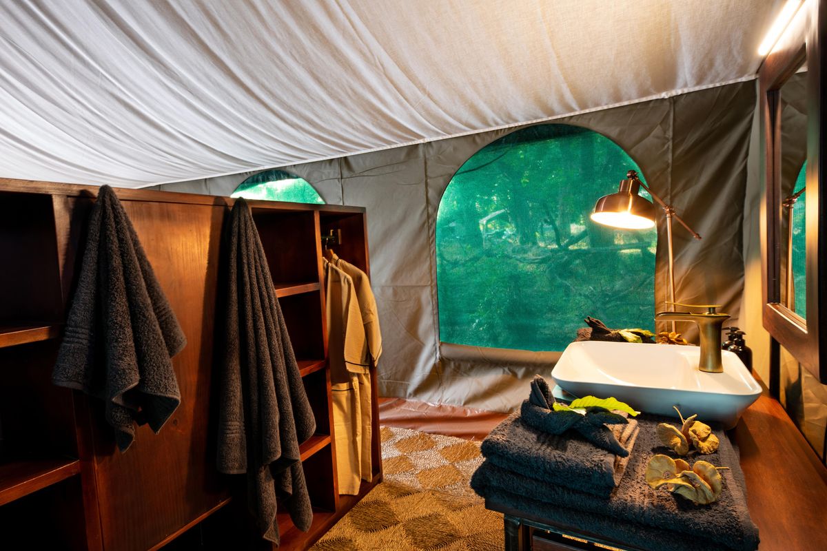 Mana River dressing room