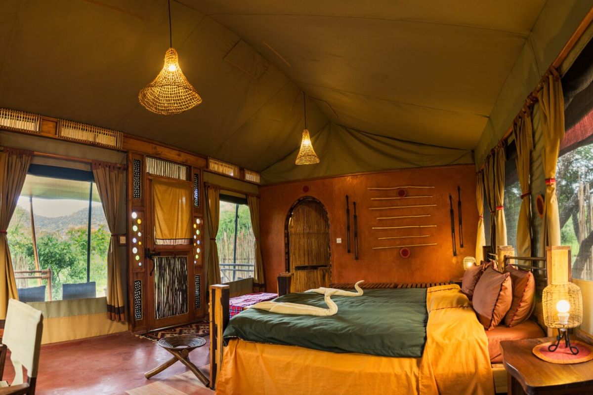 Isoitok tent inside