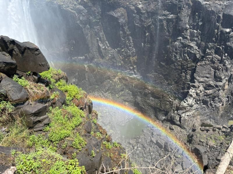 Regenbogen über der Schlucht der Viktoriafälle