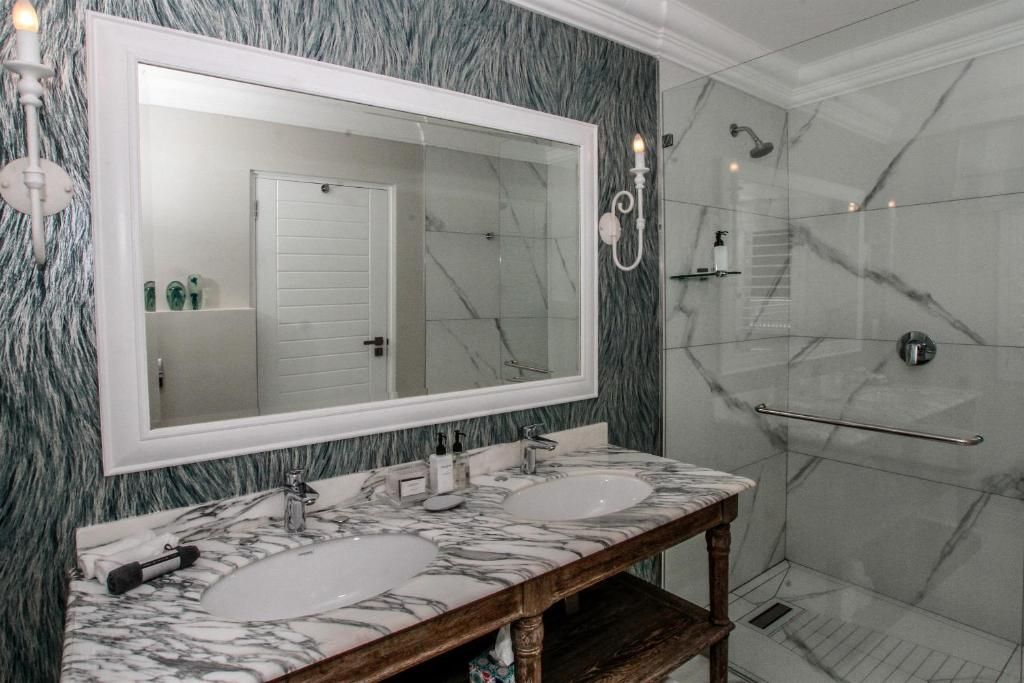Sandals Guesthouse Umhlanga bathroom
