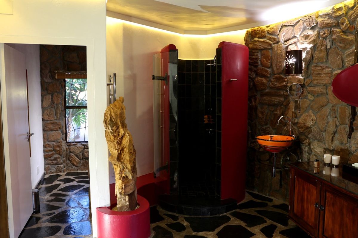 Thulani River Lodge shower
