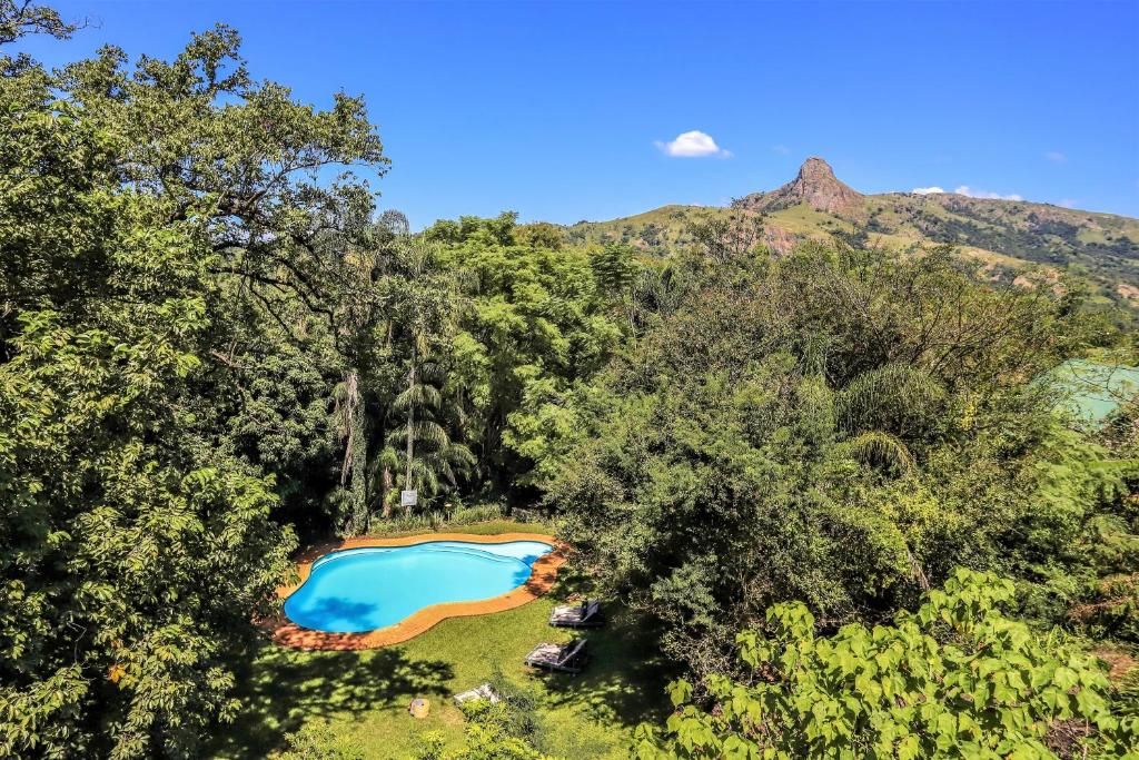 Mantenga pool & landscape