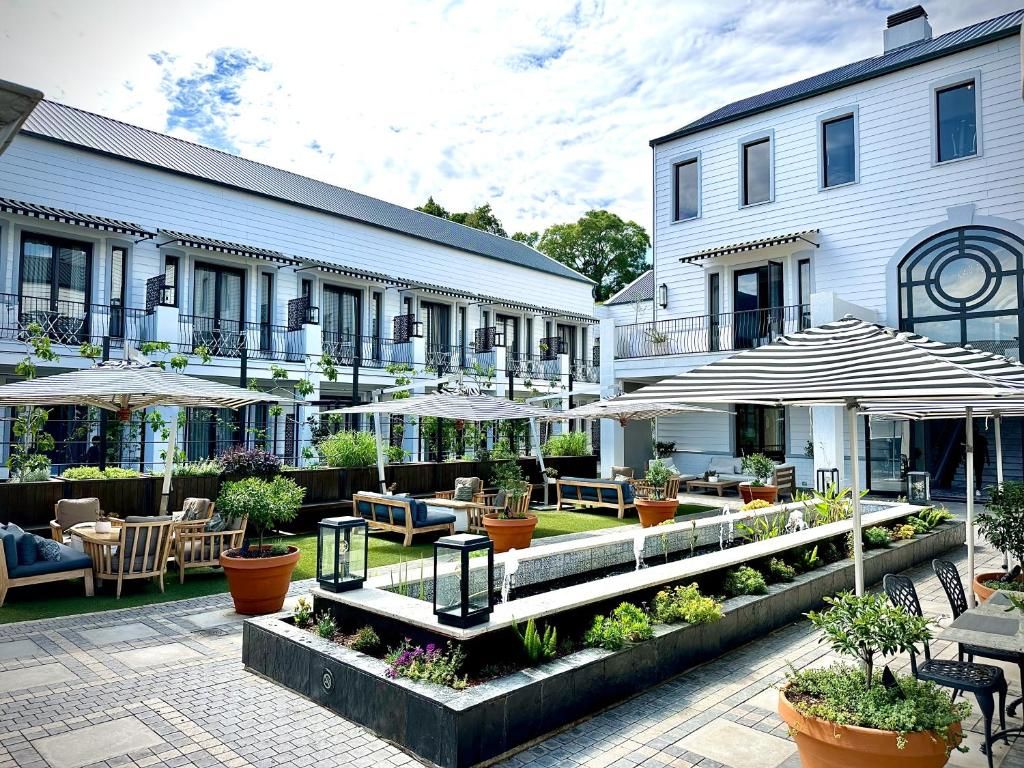 The Weinberg yard