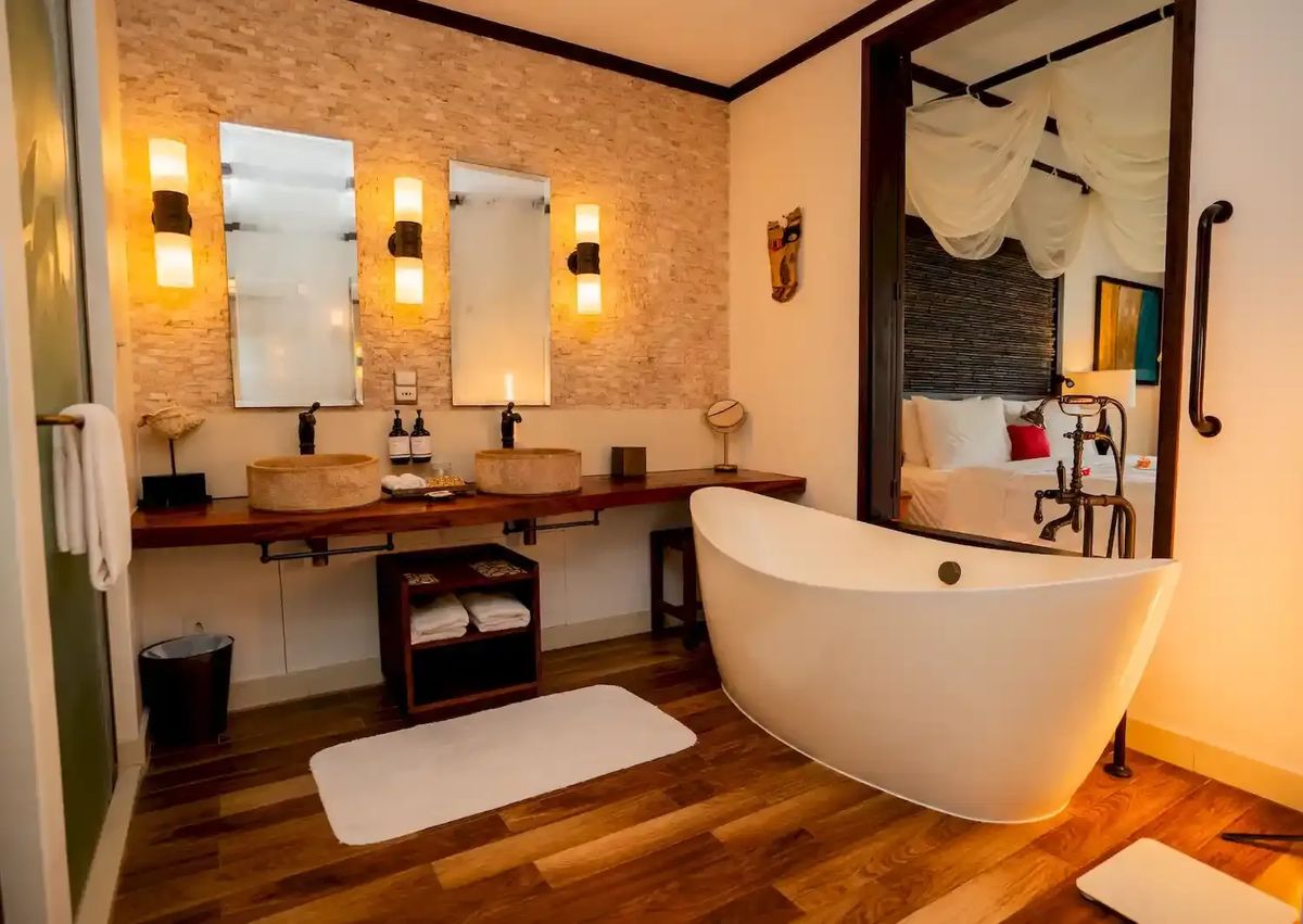Story Seychelles junior suite bath