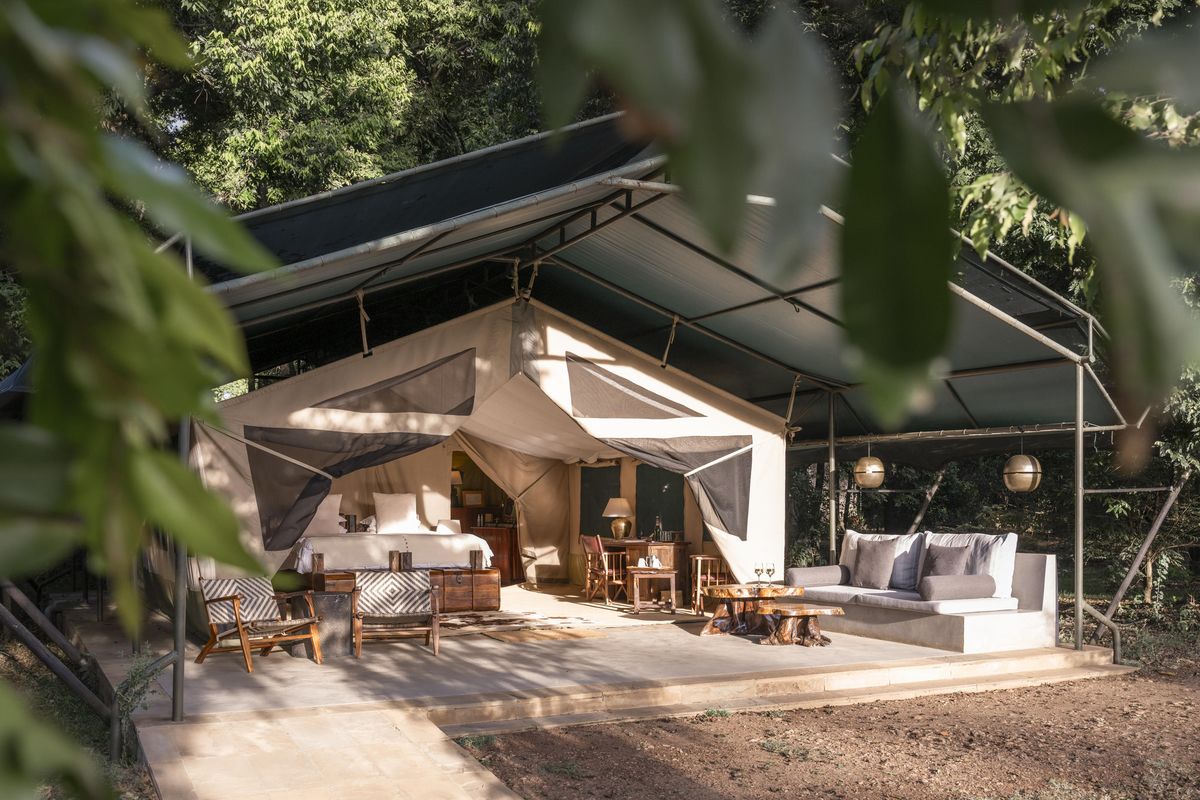 Governors Il Moran tent
