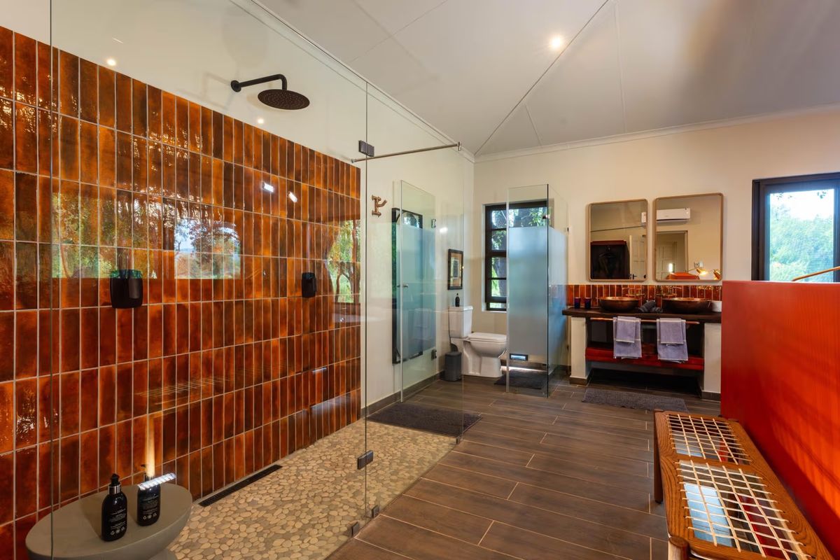 Jaci's Private Lodge Nare Villa bath