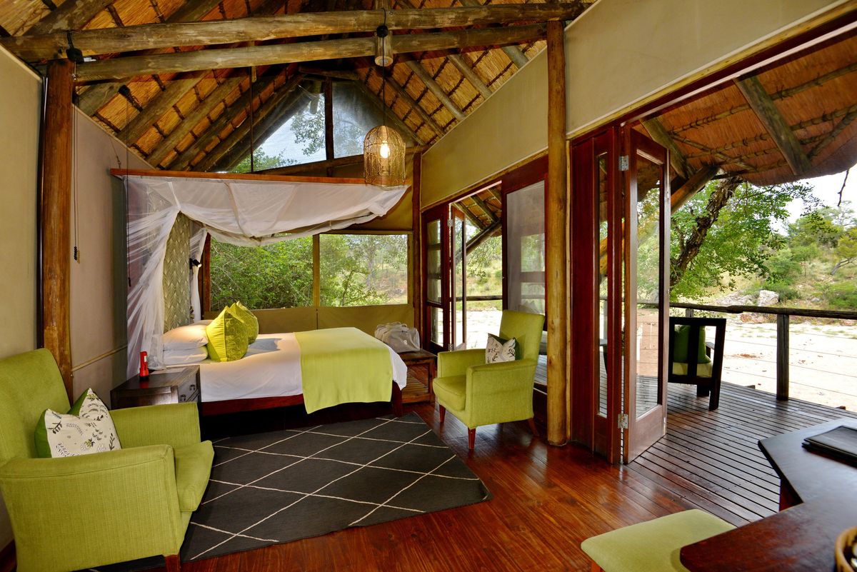 Rhino Post Safari Lodge suite