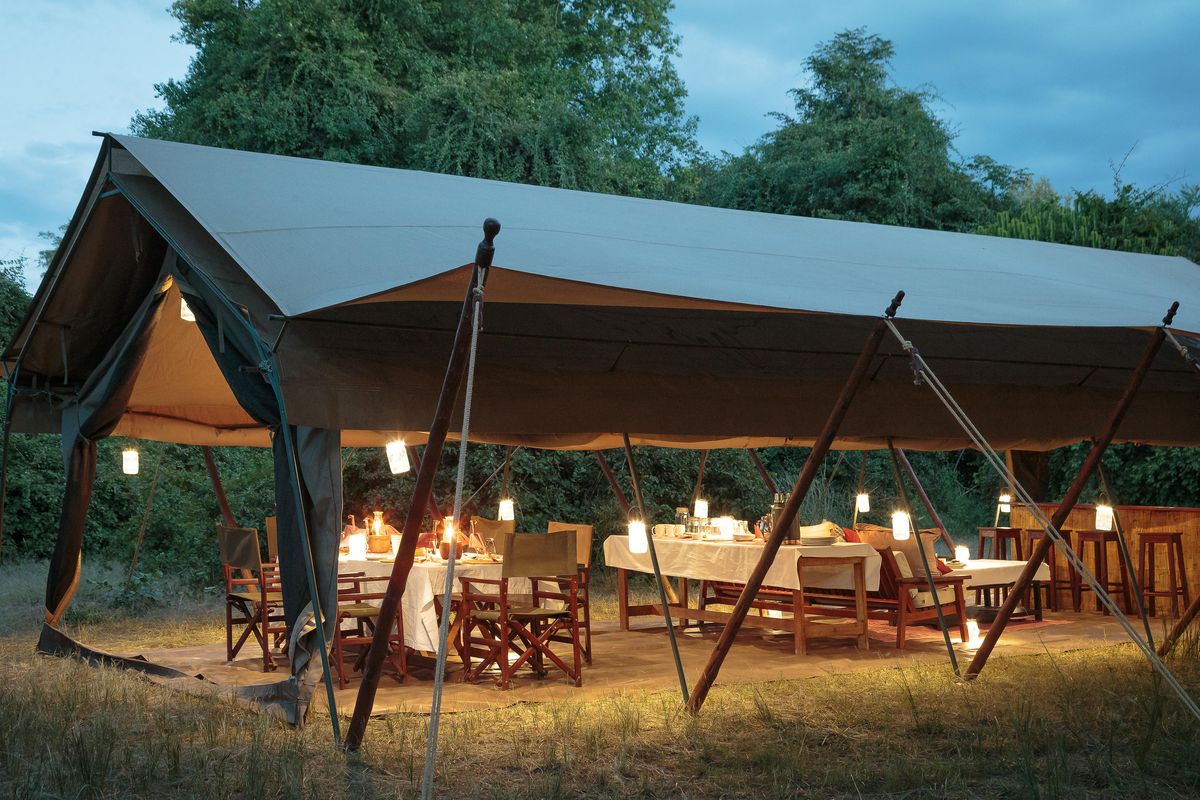 Nkonzi Bush Camp dining