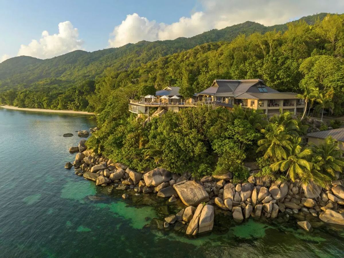 Coco de Mer & Black Parrot Suites area