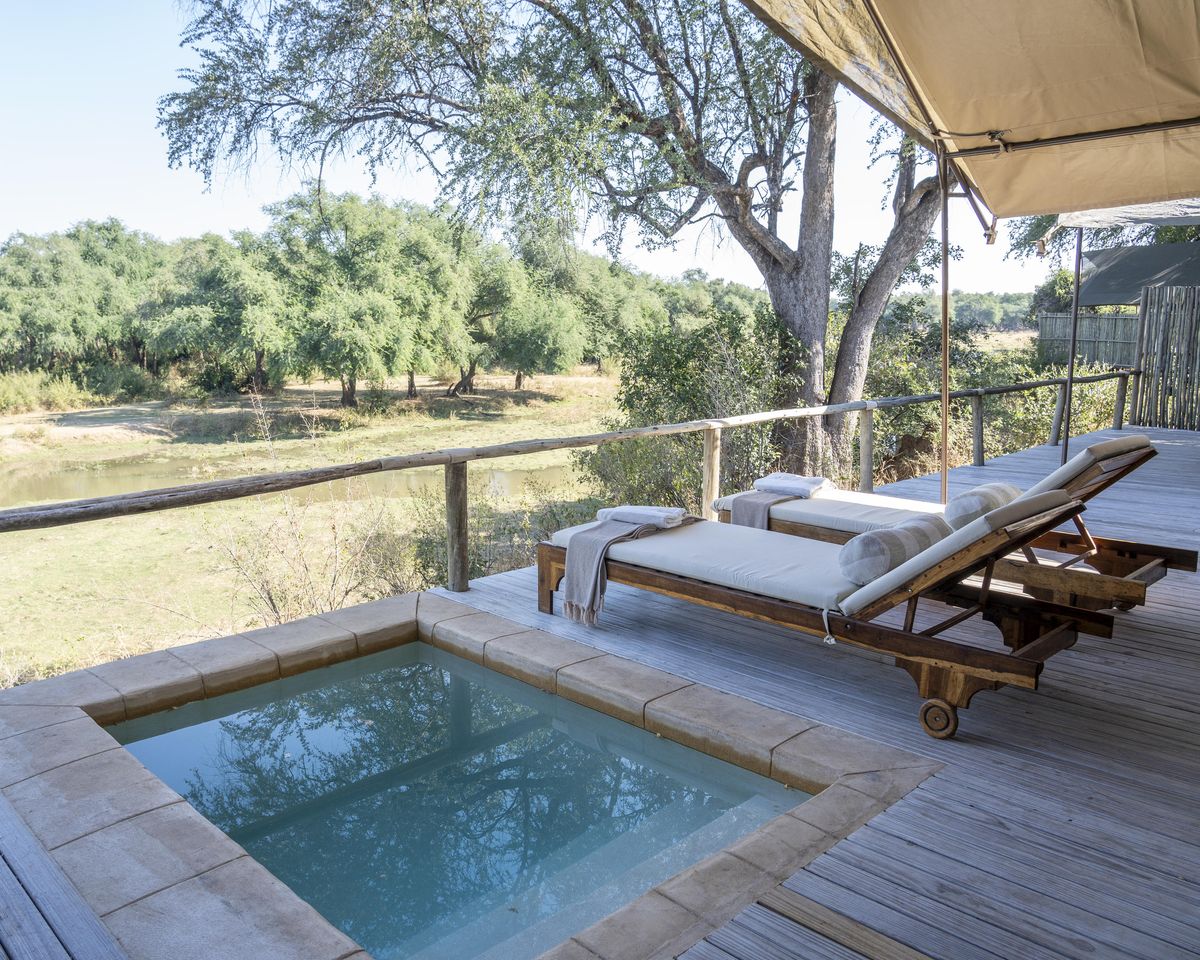 Dulini Anabezi private plunge pool