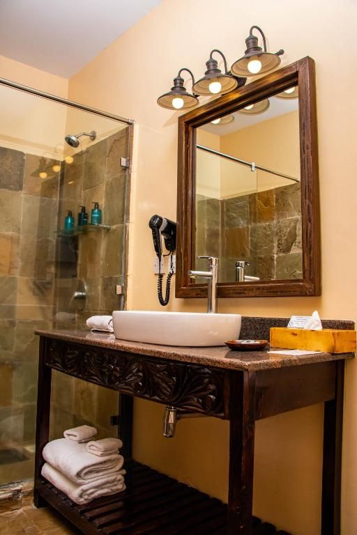Acacia Tree Lodge bath