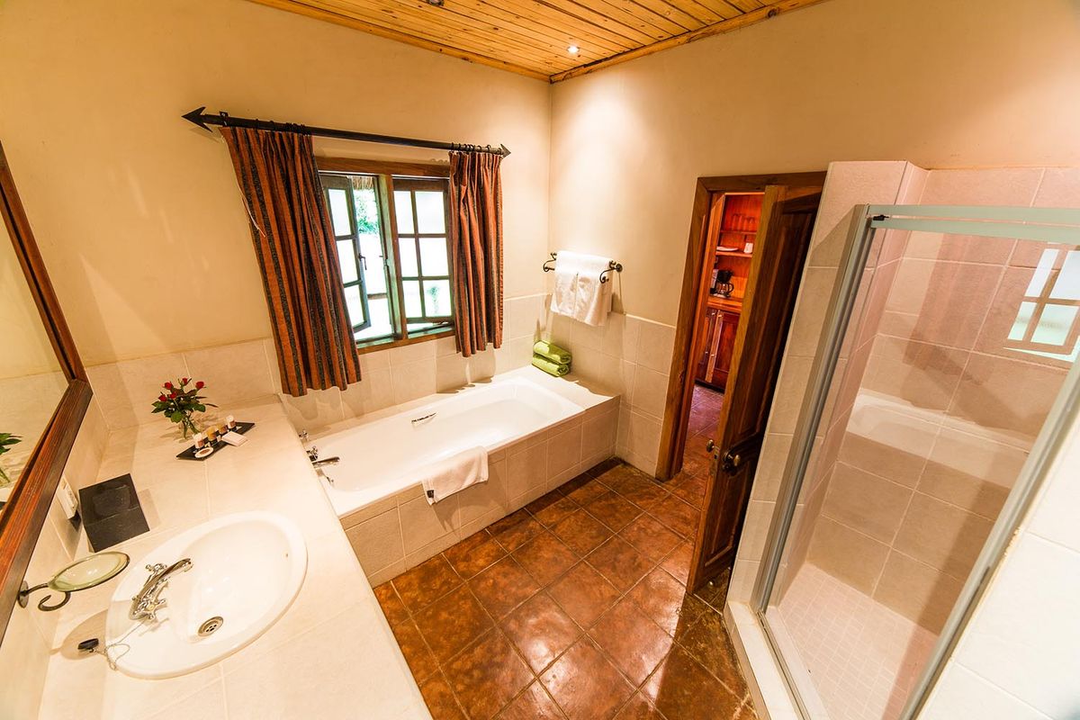 Kumbali Country Lodge bath