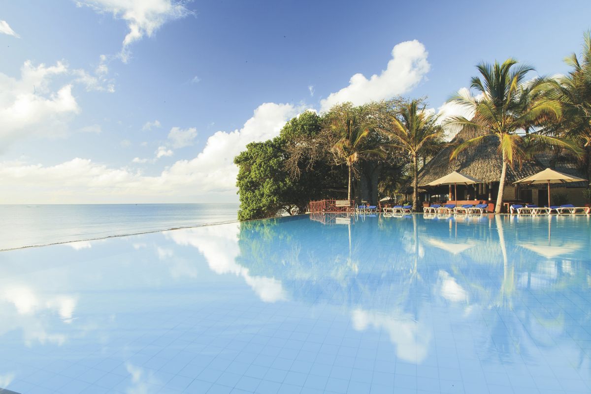 Baobab Beach Resort infinity pool