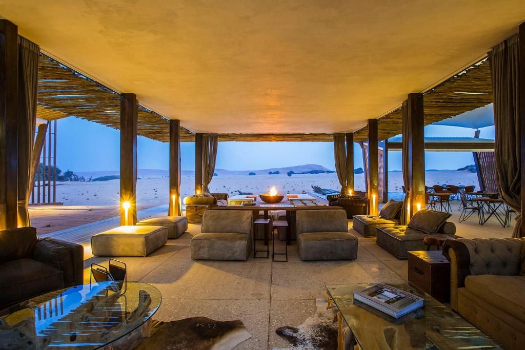 Dead Valley Lodge lounge