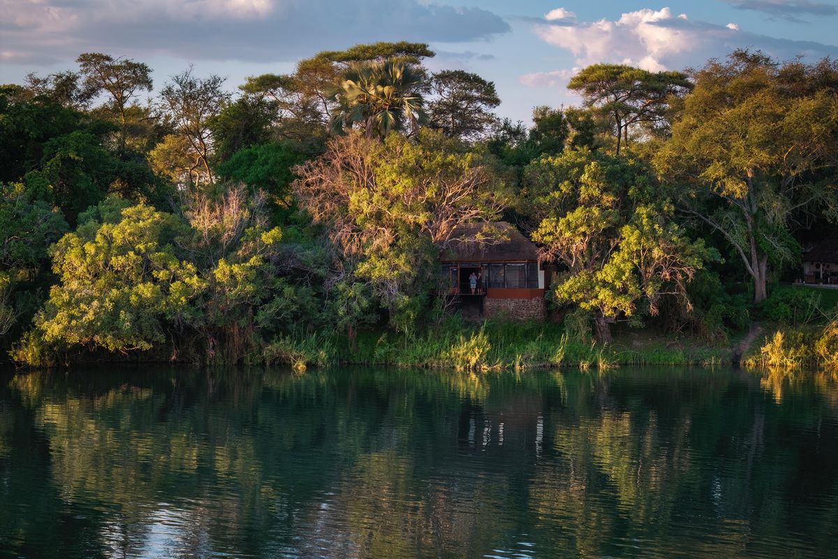 Chundukwa River Lodge river front