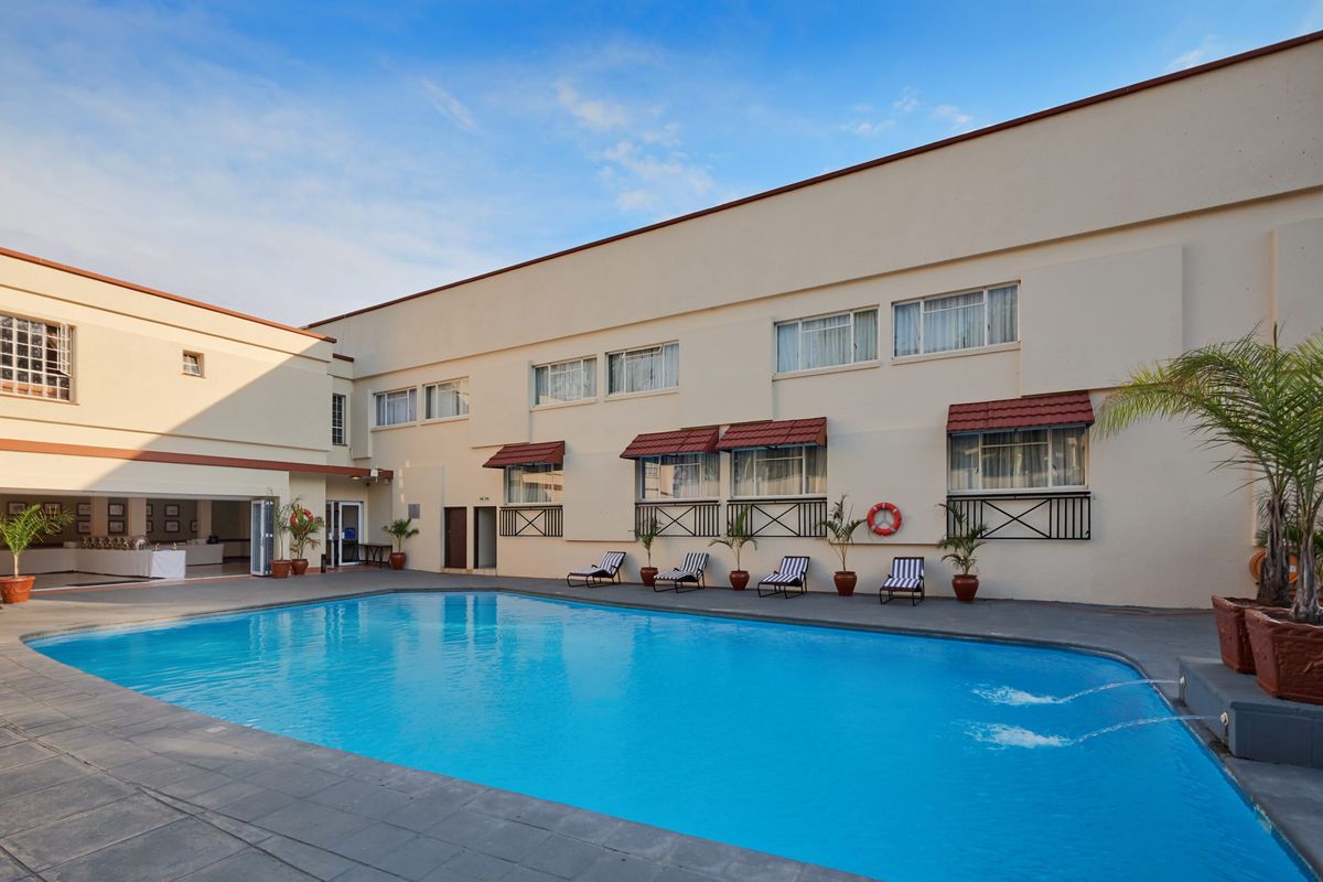 Protea Hotel Ryalls pool