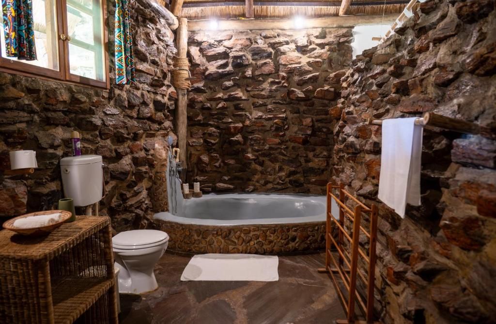 Pioneer Lodge bath