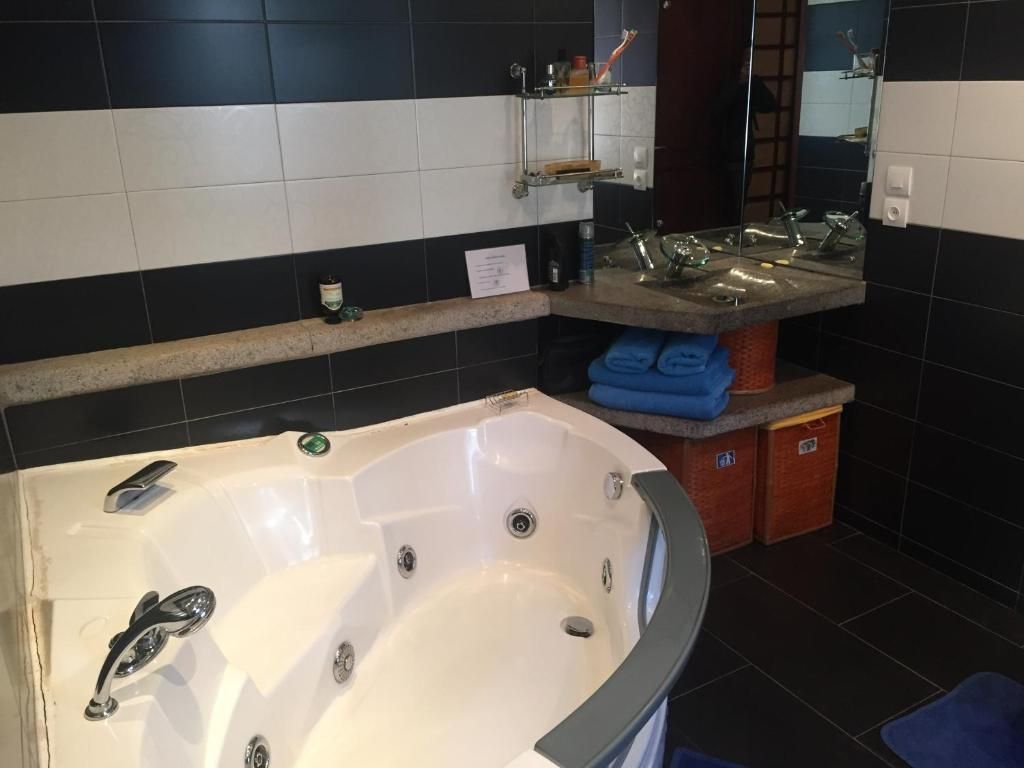 Hotel Belvedere bath