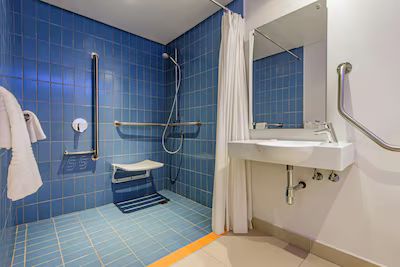 Sun City Cabanas bath