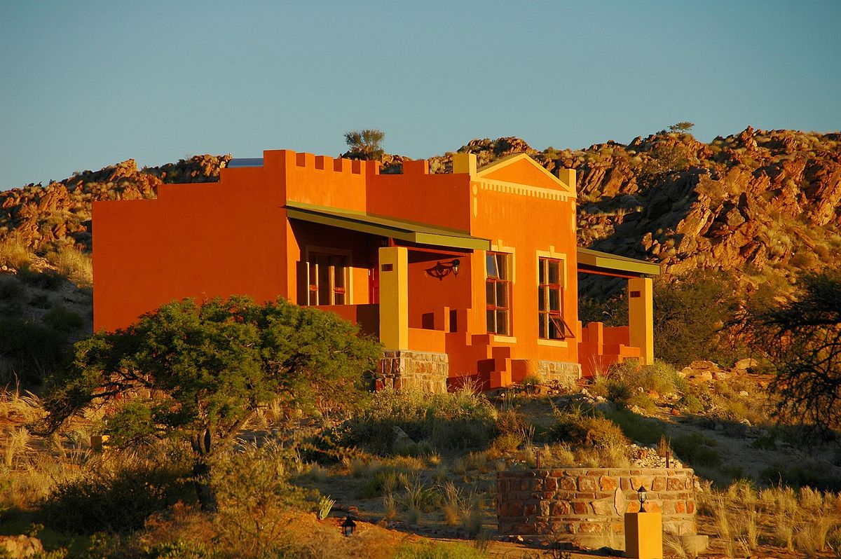 Desert Horse Inn main building