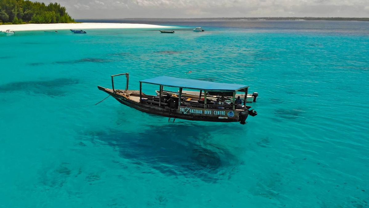 Villa Kiva dive boat