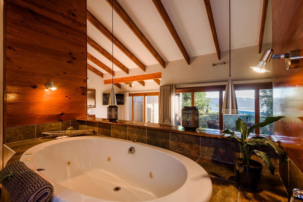 The Elephant Hyde of Knysna bath