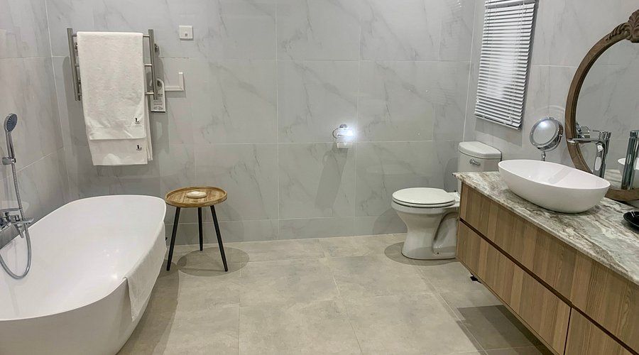 The Leslie bathroom