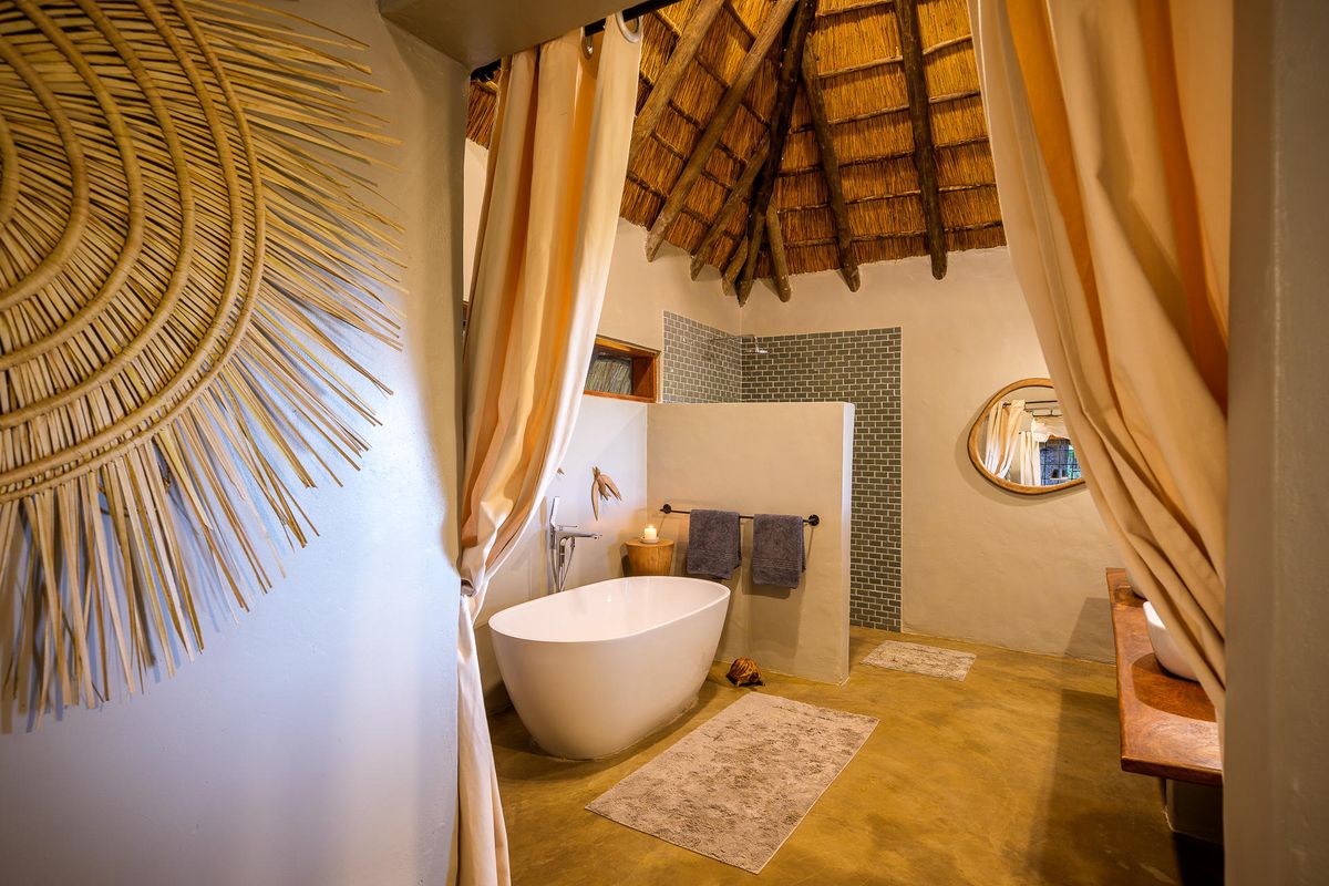 Luangwa River Camp bath