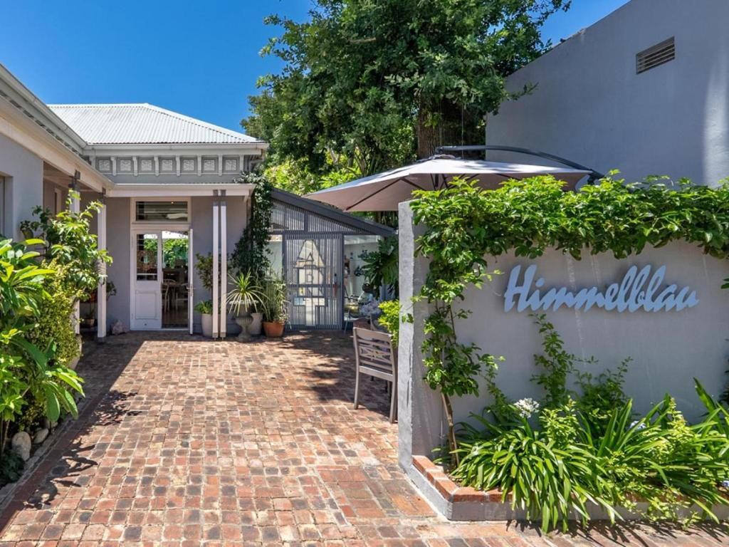 Himmelblau Boutique entrance