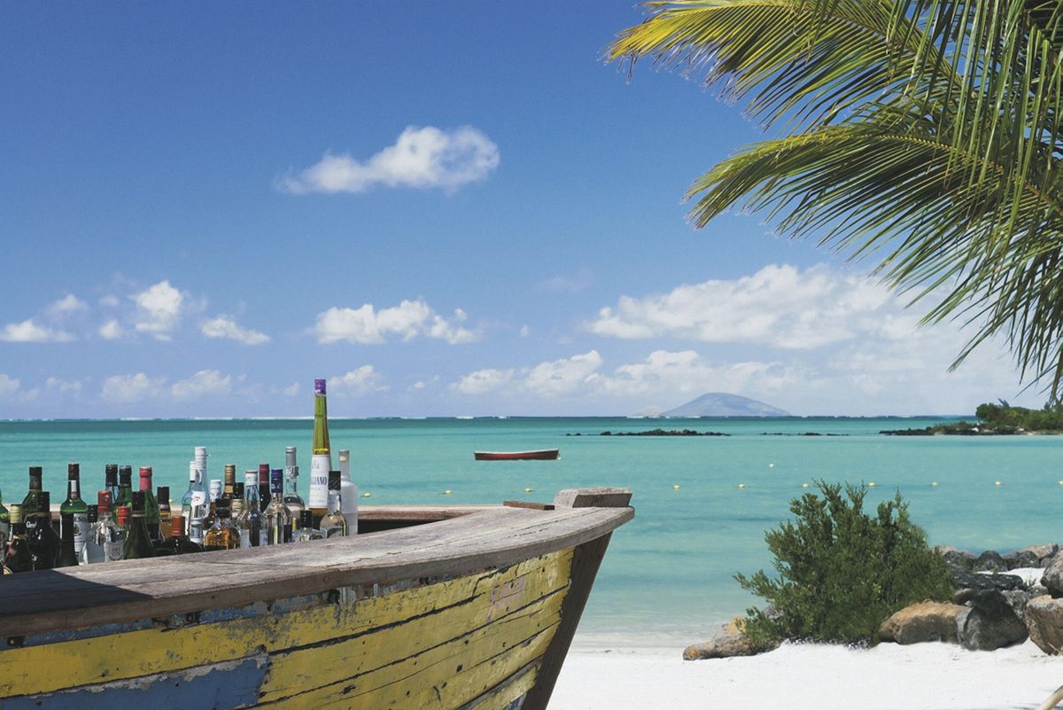 Zilwa Attitude beach bar