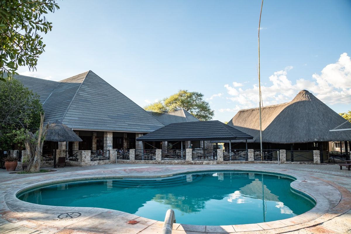 Okaukuejo pool
