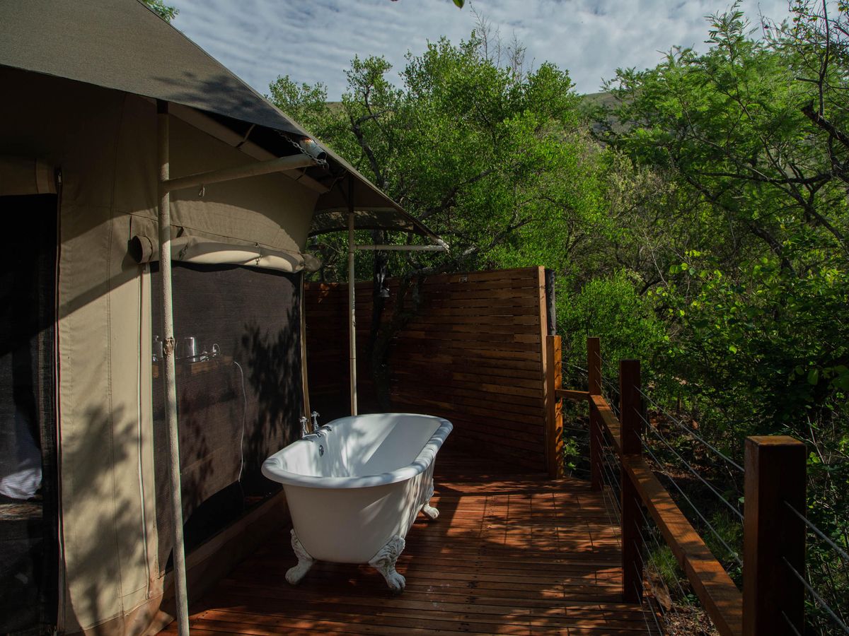 Nkomazi outdoor shower and bath