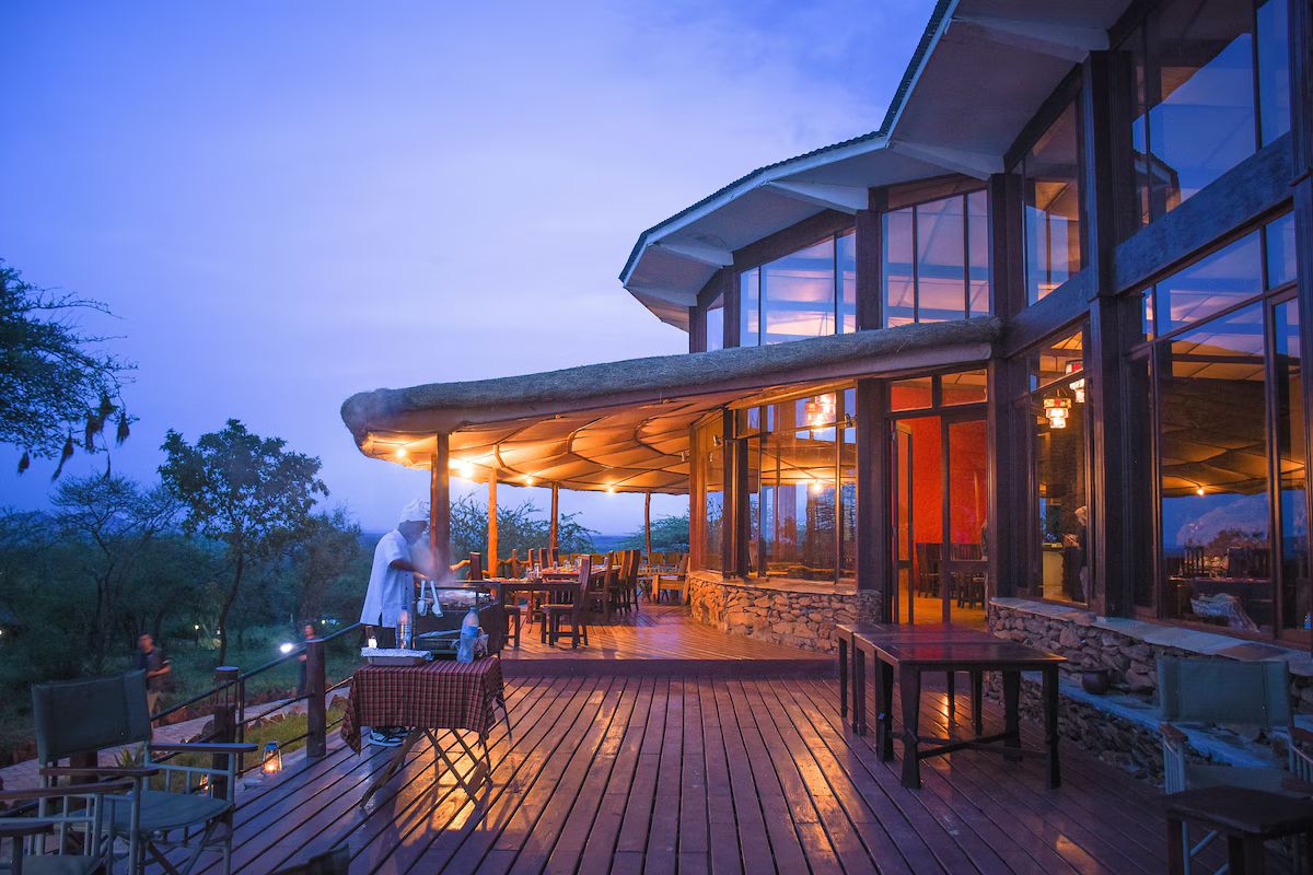 Serengeti Simba Lodge deck