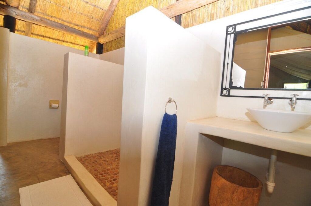 Rafiki Safari Camp bath