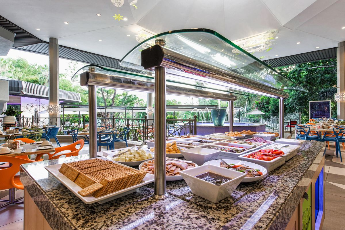 Sun City Cabanas dining