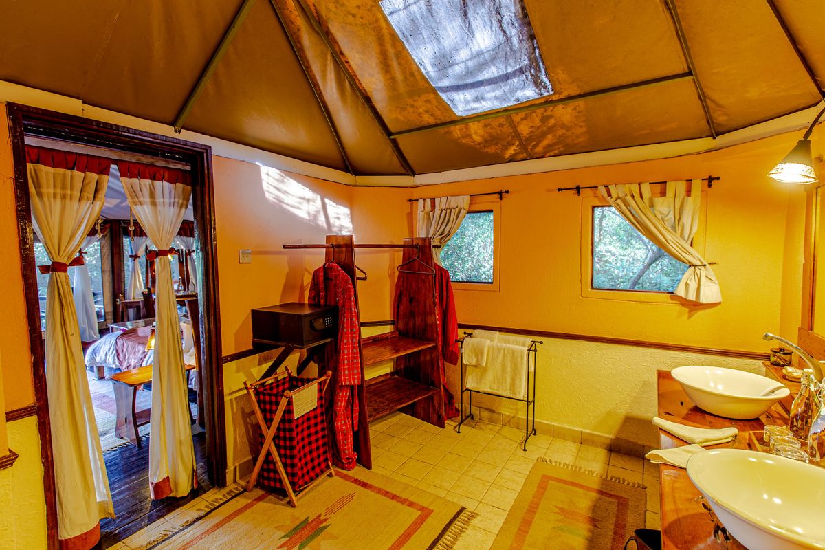 Tipilikwani Mara Camp bath
