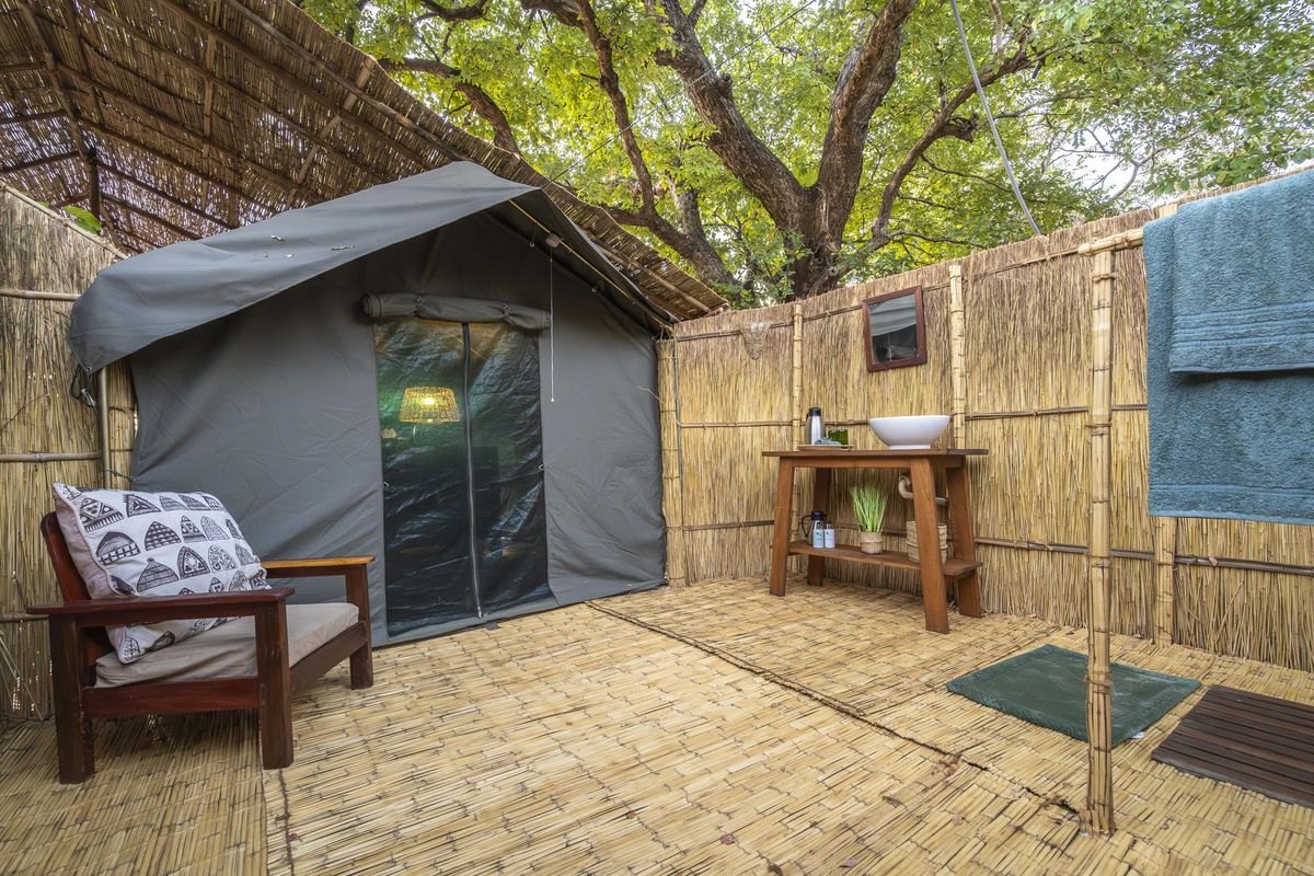 Nkonzi Bush Camp bath