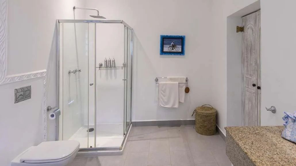 Nomad Beach Resort bathroom