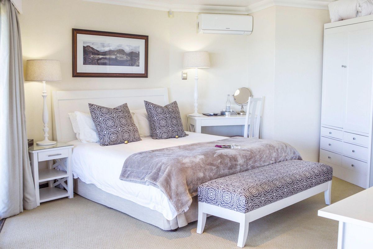 Supertubes Guesthouse room