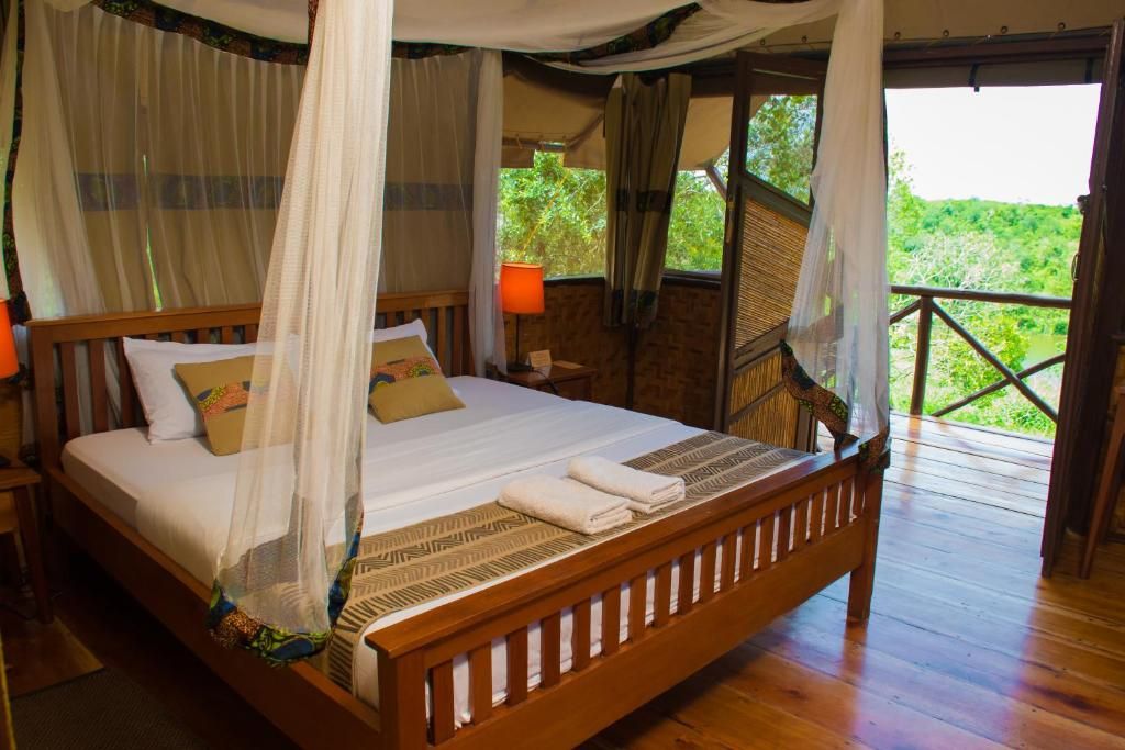 Queen Elizabeth Bush Lodge room