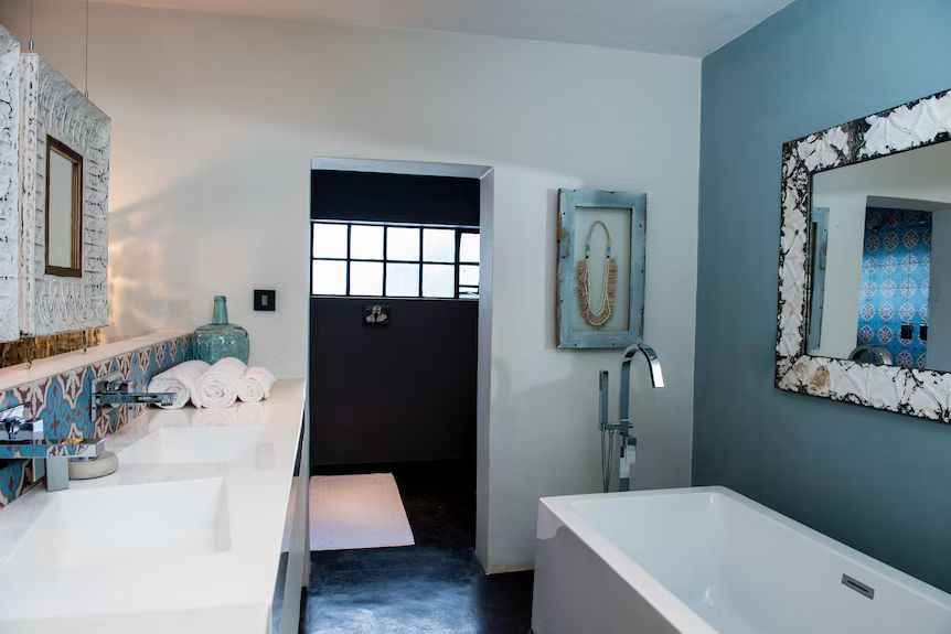 Latitude 13 bath