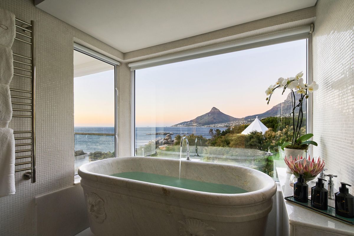 Twelve Apostles Hotel persidential suite bath