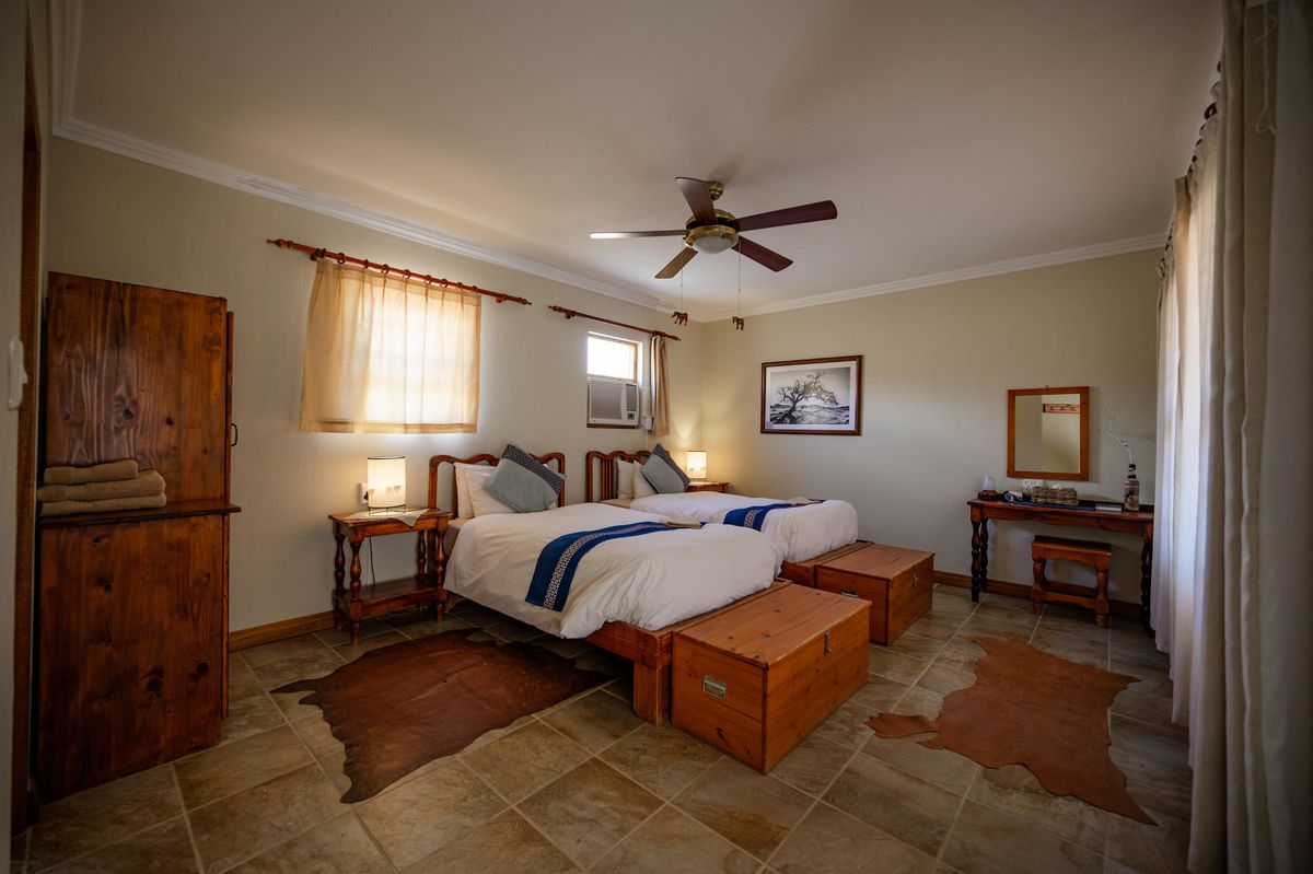 Desert Horse Inn room