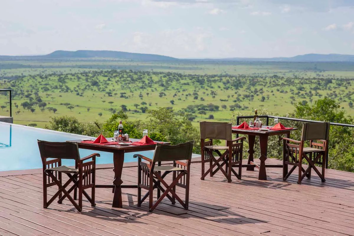 Serengeti Simba Lodge lunch at pool