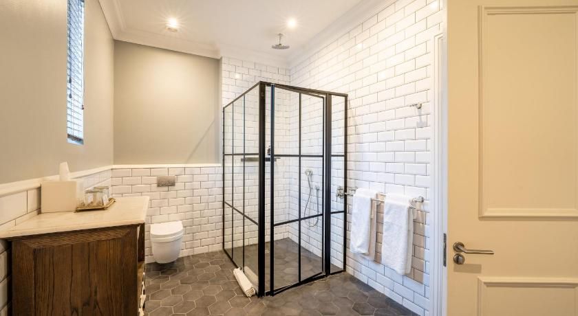 The Weinberg bath